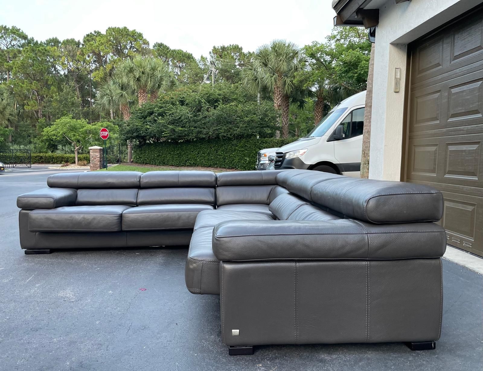 🛋️ Couch/Sofa Sectional - Gray - Italian Leather - Delivery Available 🚛