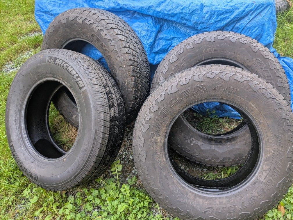 (5 ) 245/75/17 Barely Used Tires