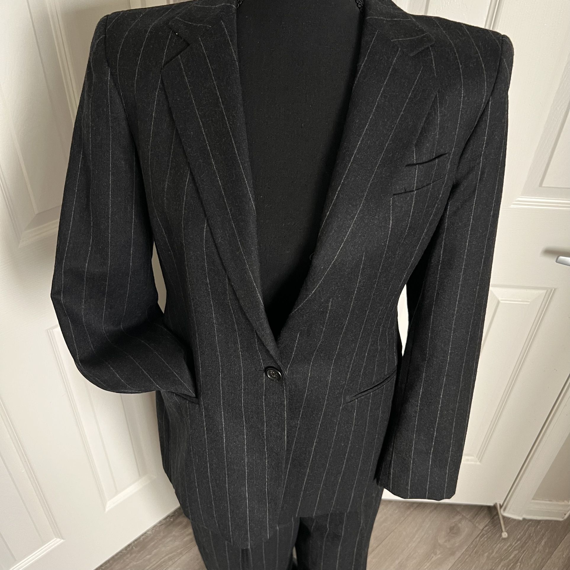 🕶️ Vintage Ralph Lauren Pinstriped Charcoal Grey 2 pc Women’s Pant Suit Size 6 Petite