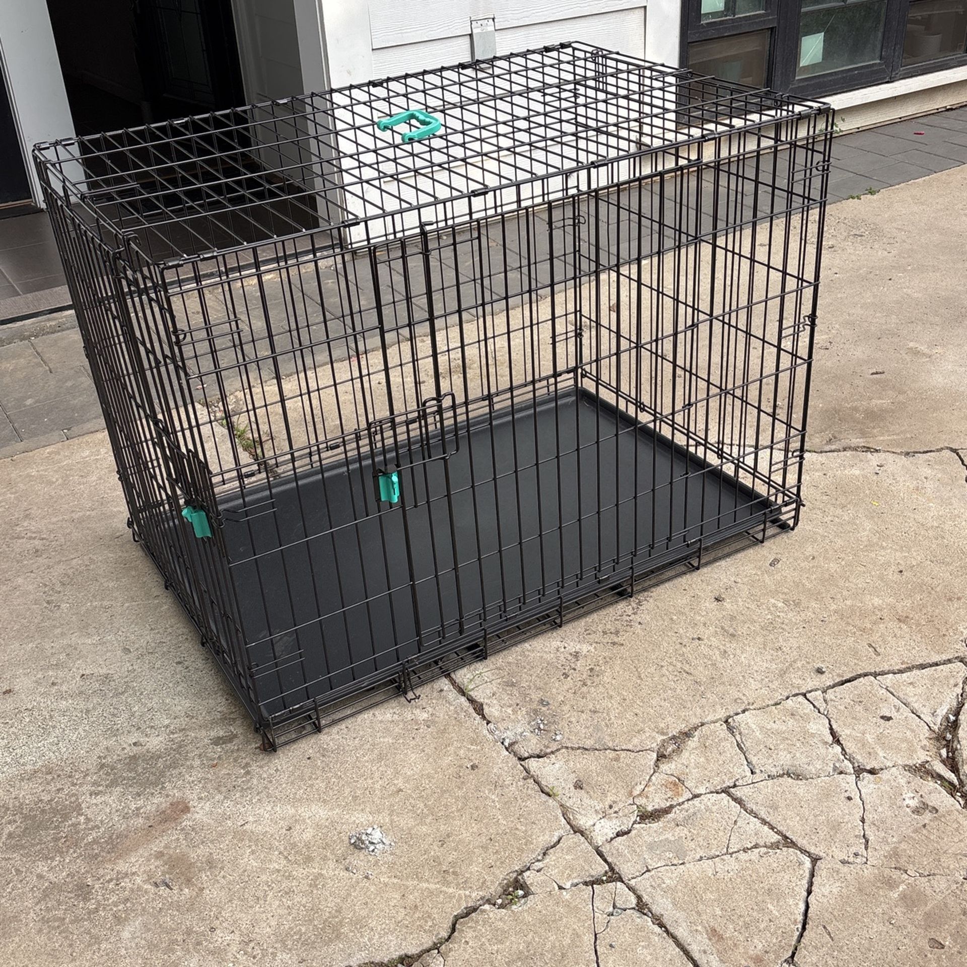 L dog kennel