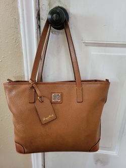 Dooney And Bourke Vintage Large Brown Shoulder Leather Handbag.