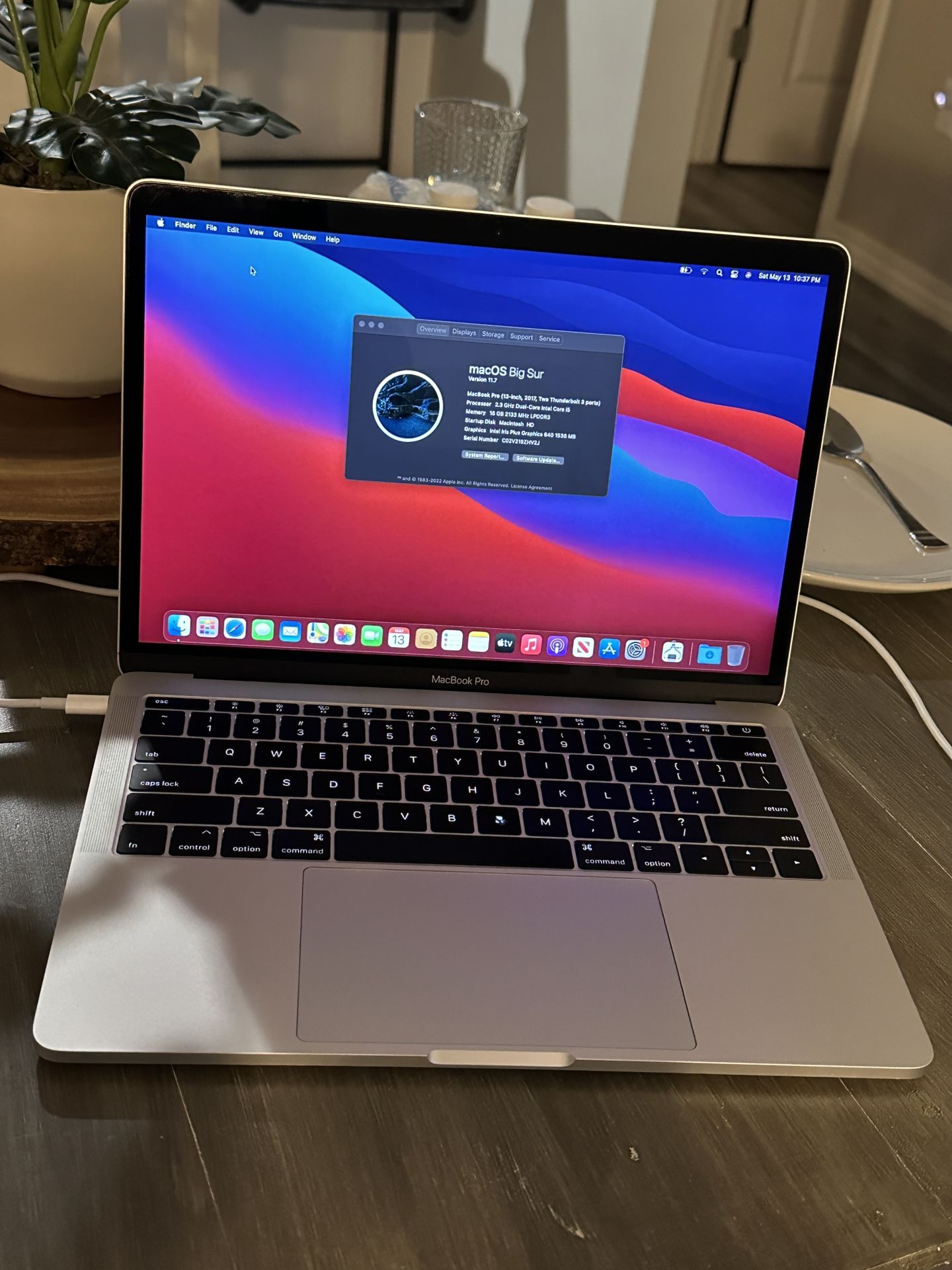 Apple 13” MacBook Pro Retina 2017 2.3ghz Core i5 16gb RAM