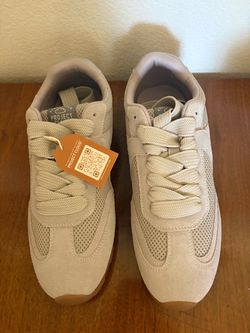 Tennis Shoes Sz10