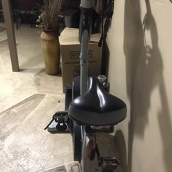 Expresó Fitnes S3u Upright Exercise Bike