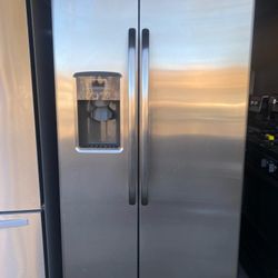 Refrigerator And Dishwasher 