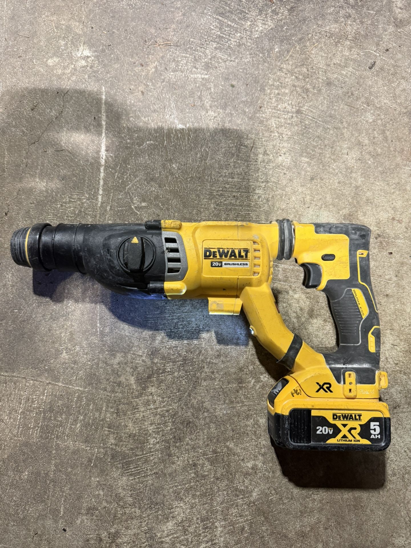 Dewal SDS plus rotary hammer 1-1/8", 20v, Brushless XR, DCH263.