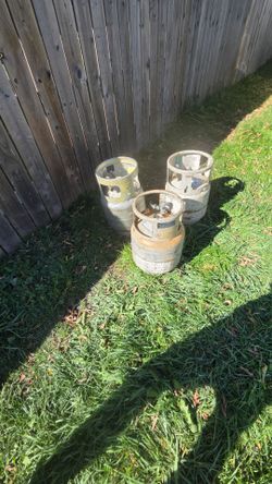 3 propane tanks