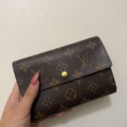 LV WALLET