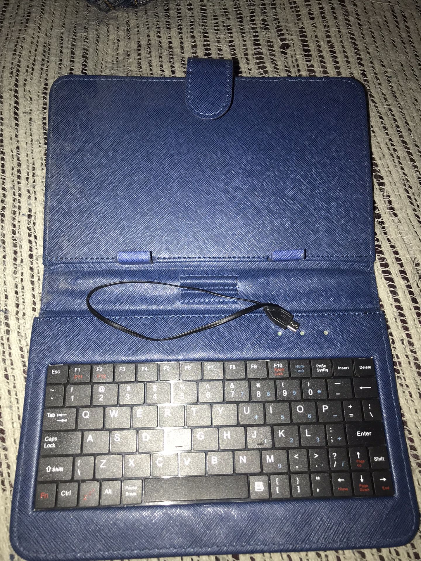 Very Nice Tablet Keyboard Easel Case Only $15