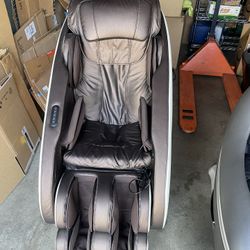 UKNEAD MASSAGE CHAIR