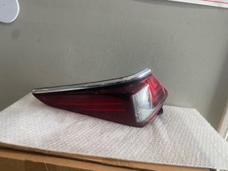 2019-2024 Lexus es 300H/350 left taillight