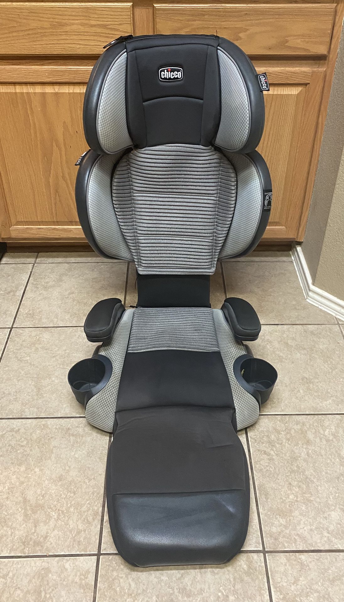 2 Chicco Kidfit Booster Seat ๐บ $60 Each