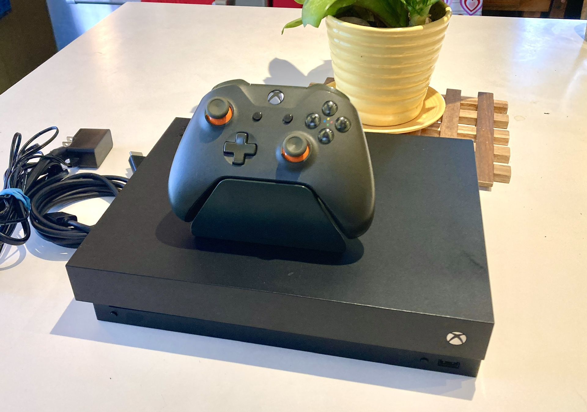 Xbox One X 1tb HDD + Controller & Charging Stand All In Excellent Condition