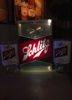 Vintage Schlitz clock (w/light) + Bonus glasses
