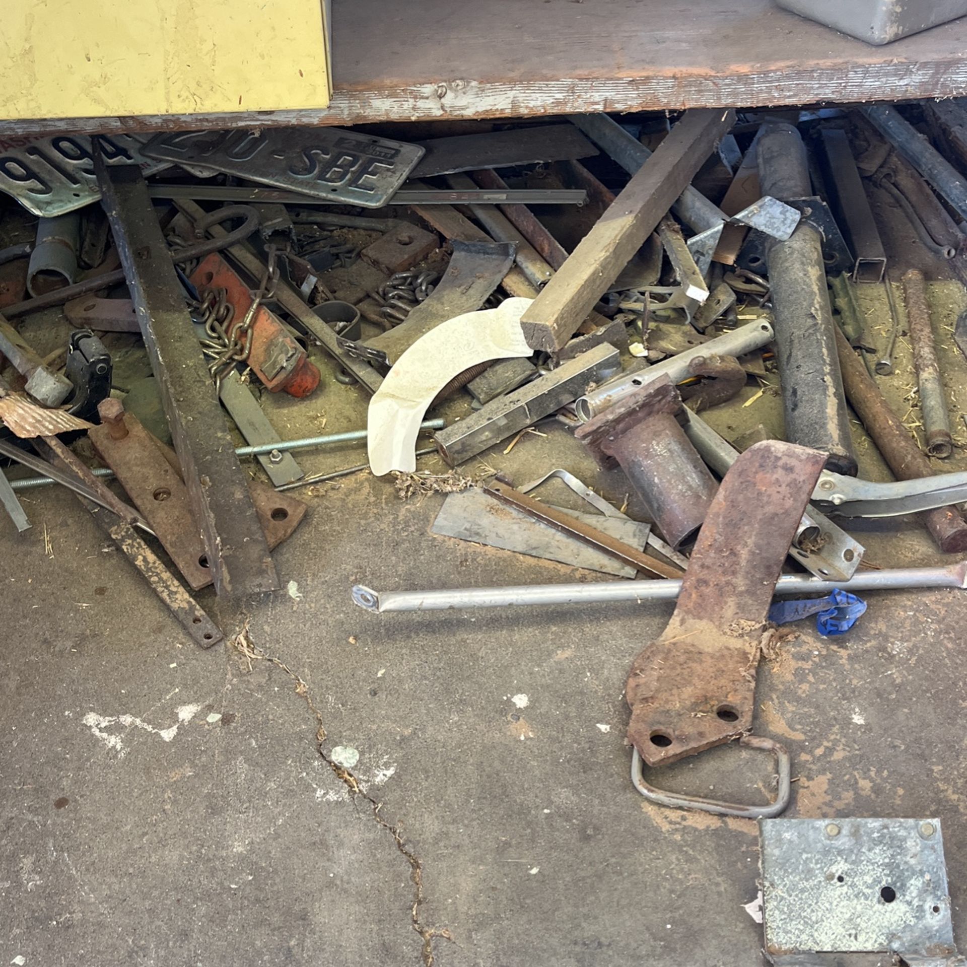 Scrap Metal 3 Or 4hundred Pounds