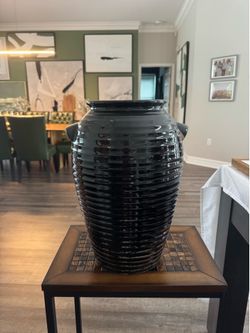 Large Glossy Black Ceramic Urn Vase – Horizontal Ribbed Statement Piece