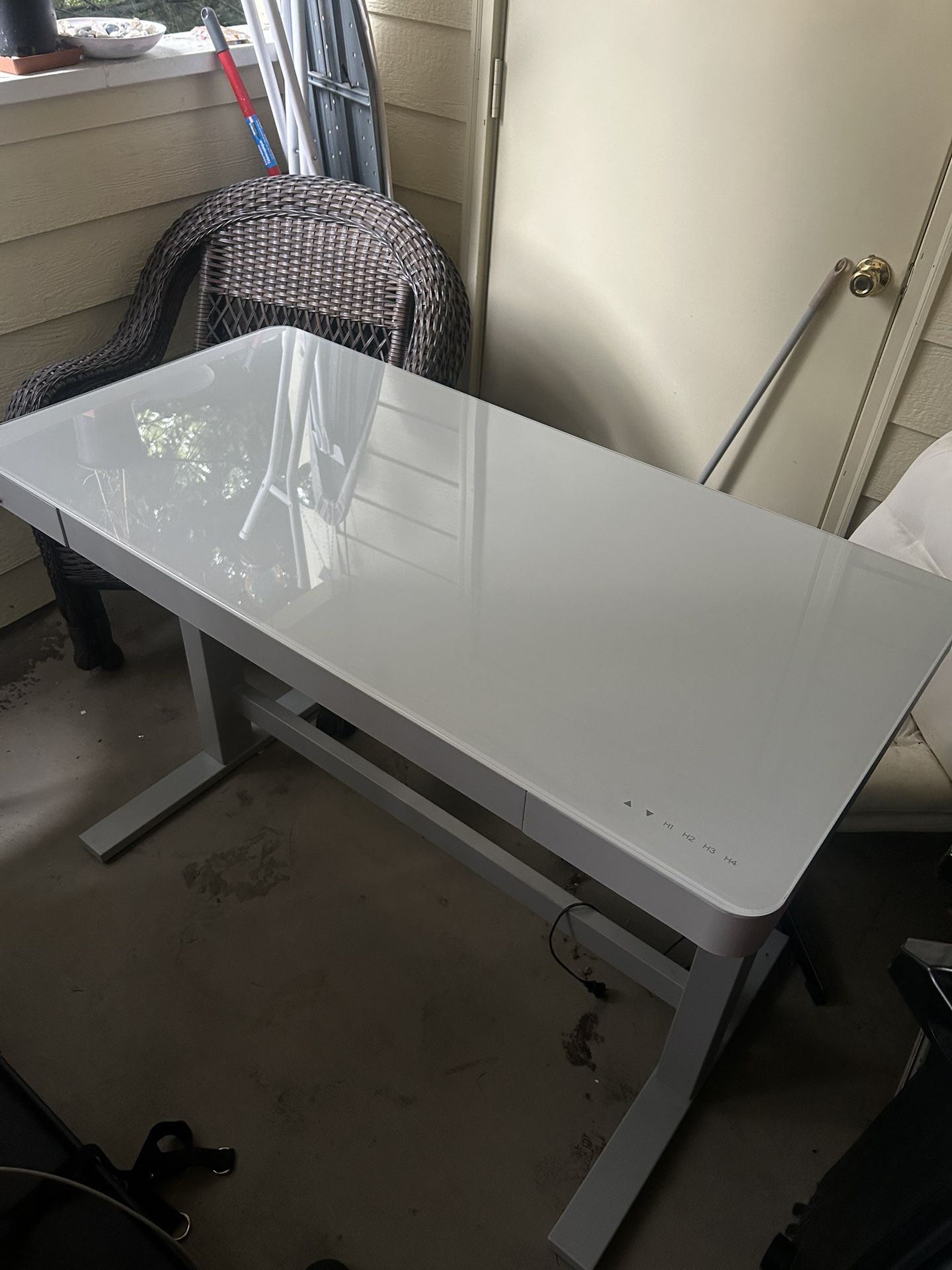 Motorized Stand/Sit Desk 