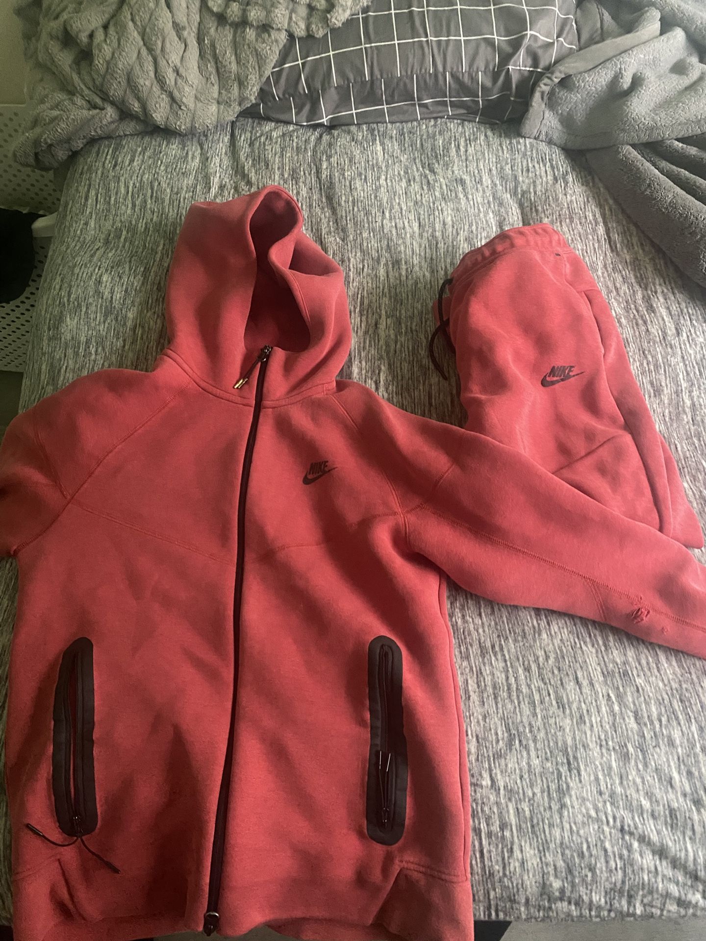 Nike Tech Sweatsuit