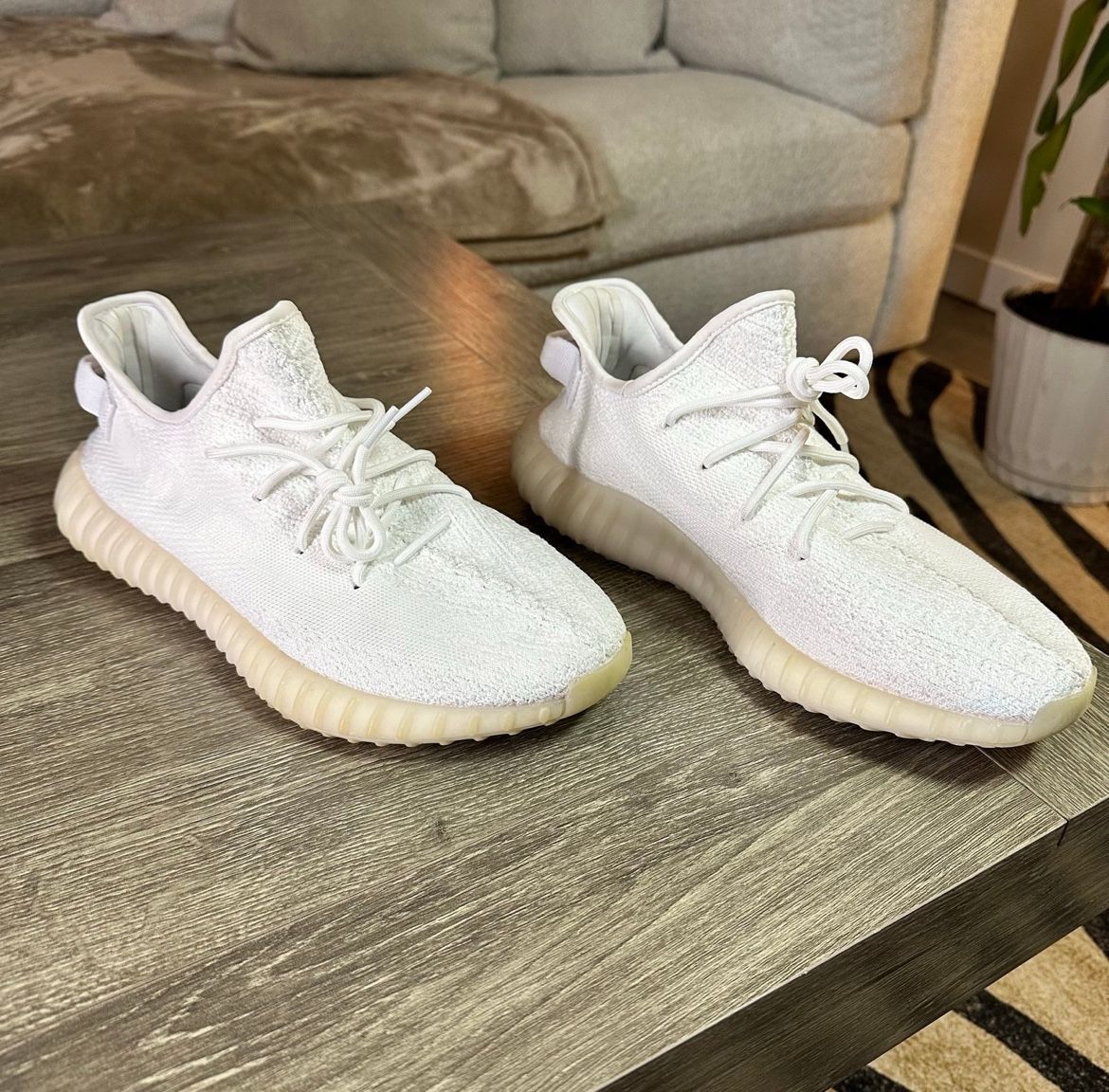 Yeezy Adidas Boost 350 V2 in Cream White Size 9 Yeezy Adidas Boost 350 V2 in Cream White Size 9