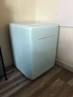 Daewoo Retro Compact Refrigerator