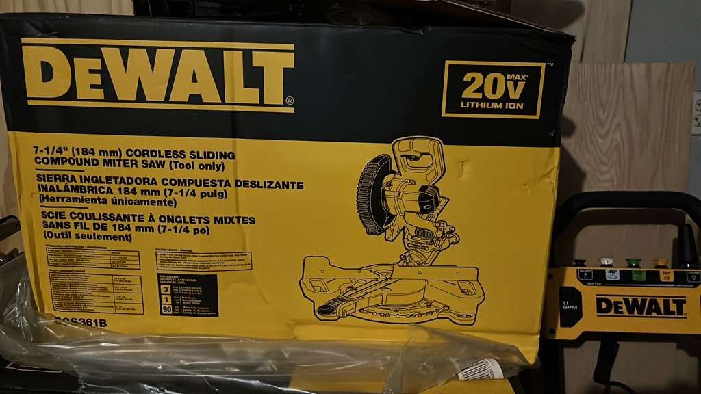 MITER SAW DEWALT / SIERRA INALAMBRICA