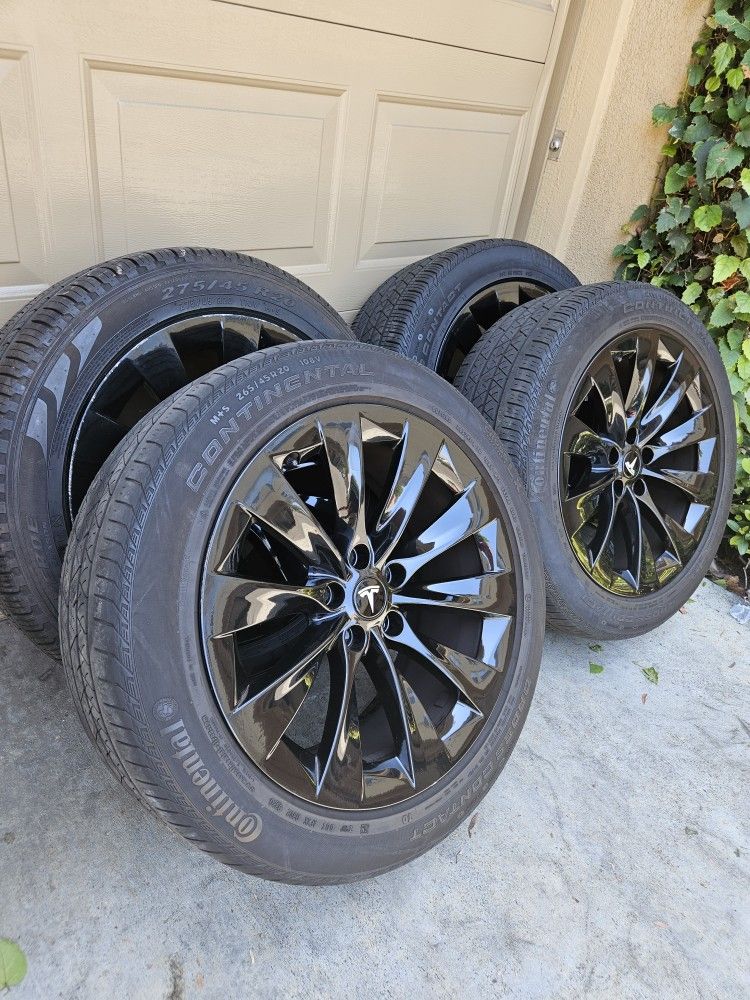 Tesla X,20 Black Wheels/Tires