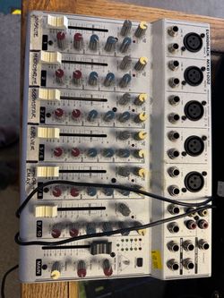 Behringer Eurorack MXB1002 Mixer
