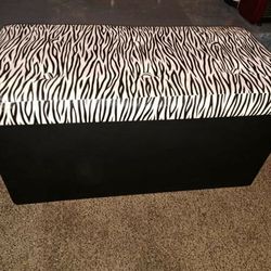 Storage ottoman! Excellent shape! 