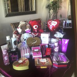 Victoria Secret Mother’s Day Gifts 🎁 Available Perfume Lotion Ask 