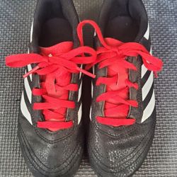 Youth Soccer Cleats Size 13.5