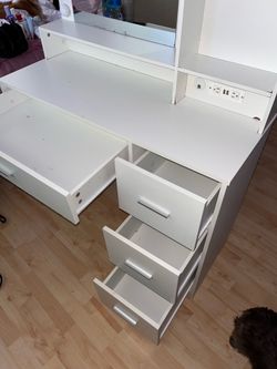 White vanity -  4 drawers -