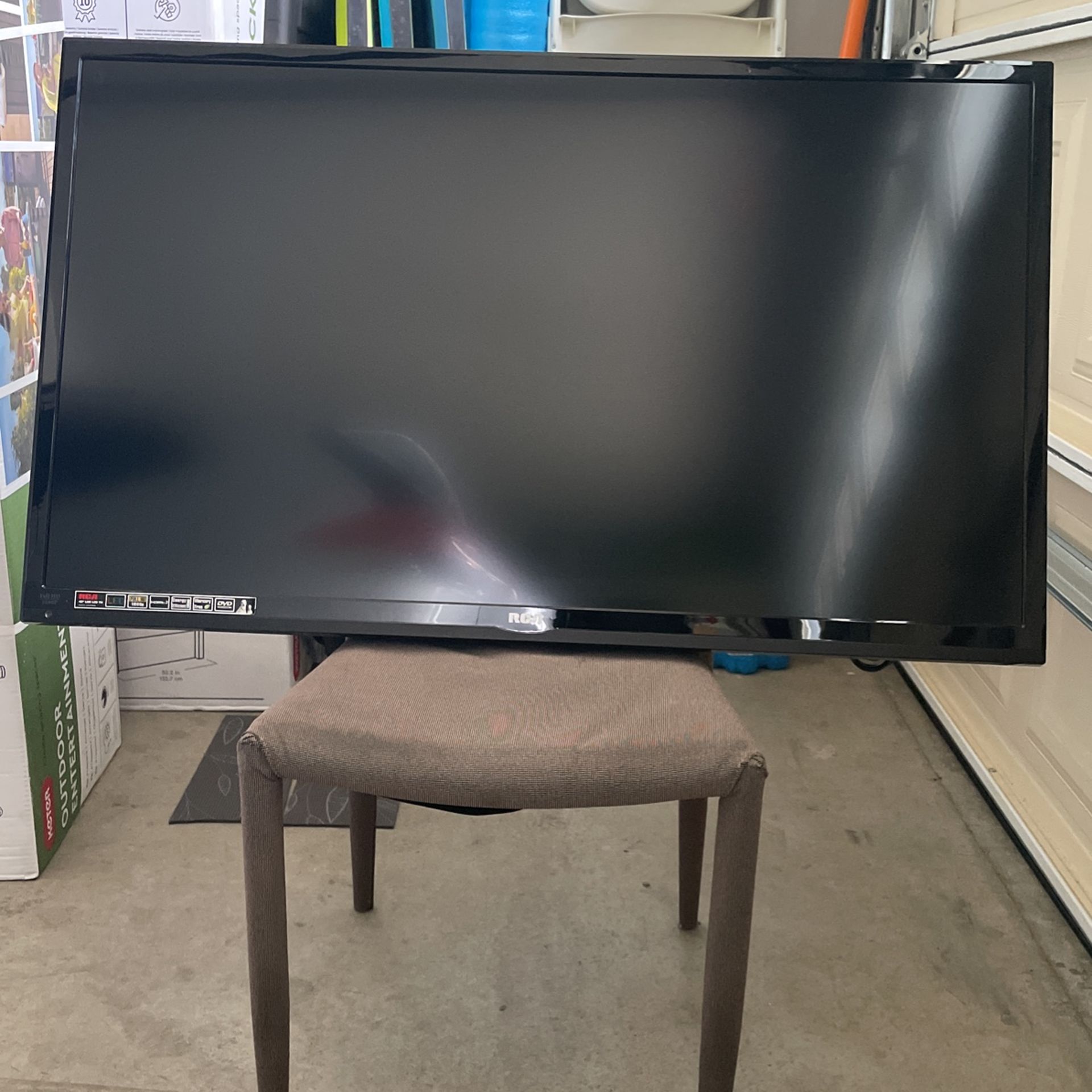RCA 42” LED LCD TV DVD COMBO