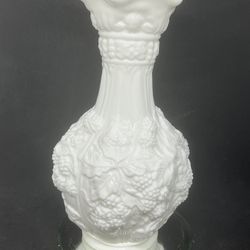 VTG IMPERIAL LOGANBERRY MILK WHITE DOESKIN GLASS VASE RAISED RELIEF BERRIES 10.5