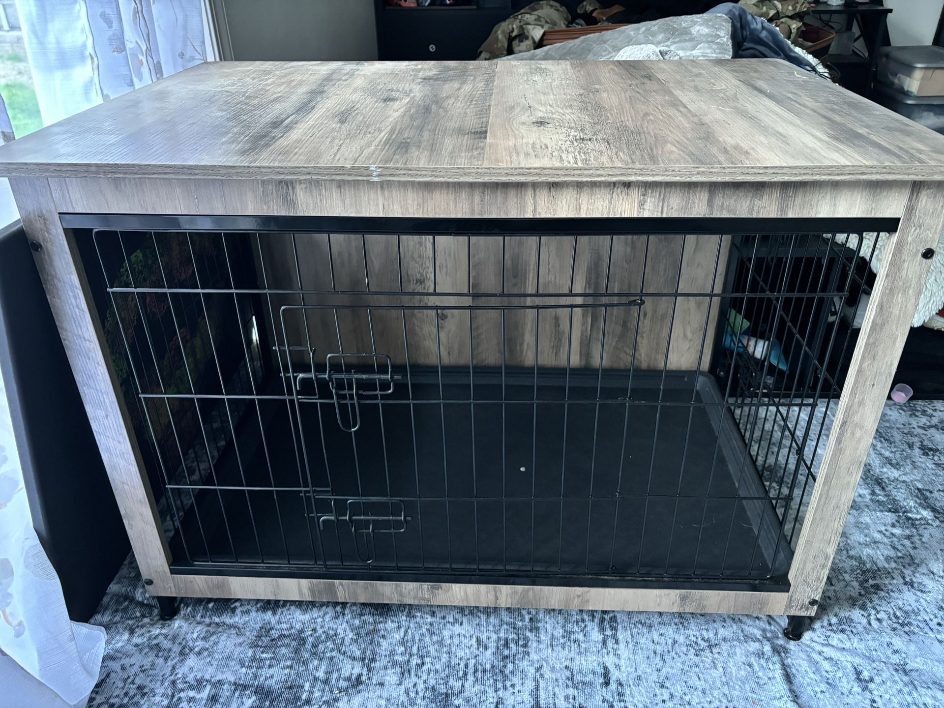 Wood Top Dog Kennel With Bed