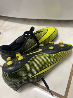 Nike soccer clears size 3.5