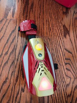 +4                    The selected item is the Disney Playmation Marvel Avengers Iron Man Repulsor Gear