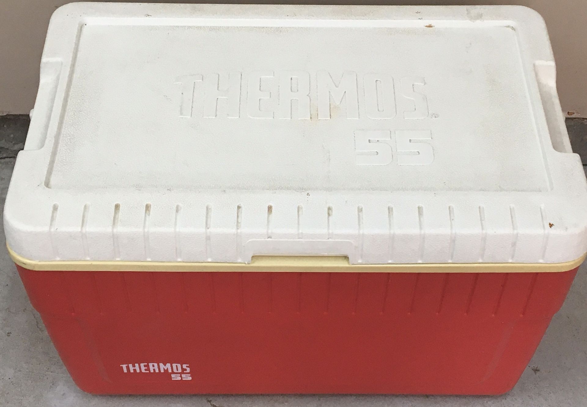 Thermos 55-55 Quarts Red Thermos Cooler Chest