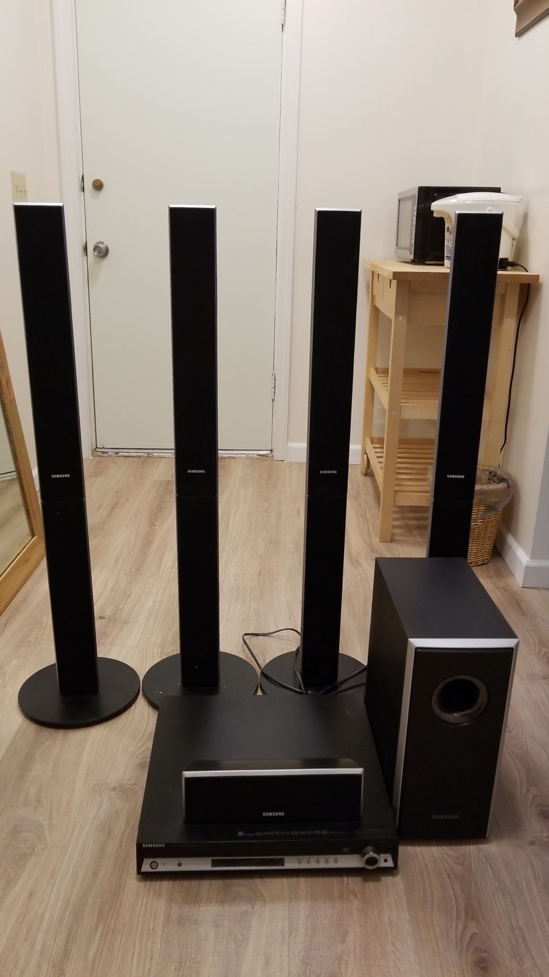 Samsung HT-TQ85 5.1 5 DVD Disc Home Theater System