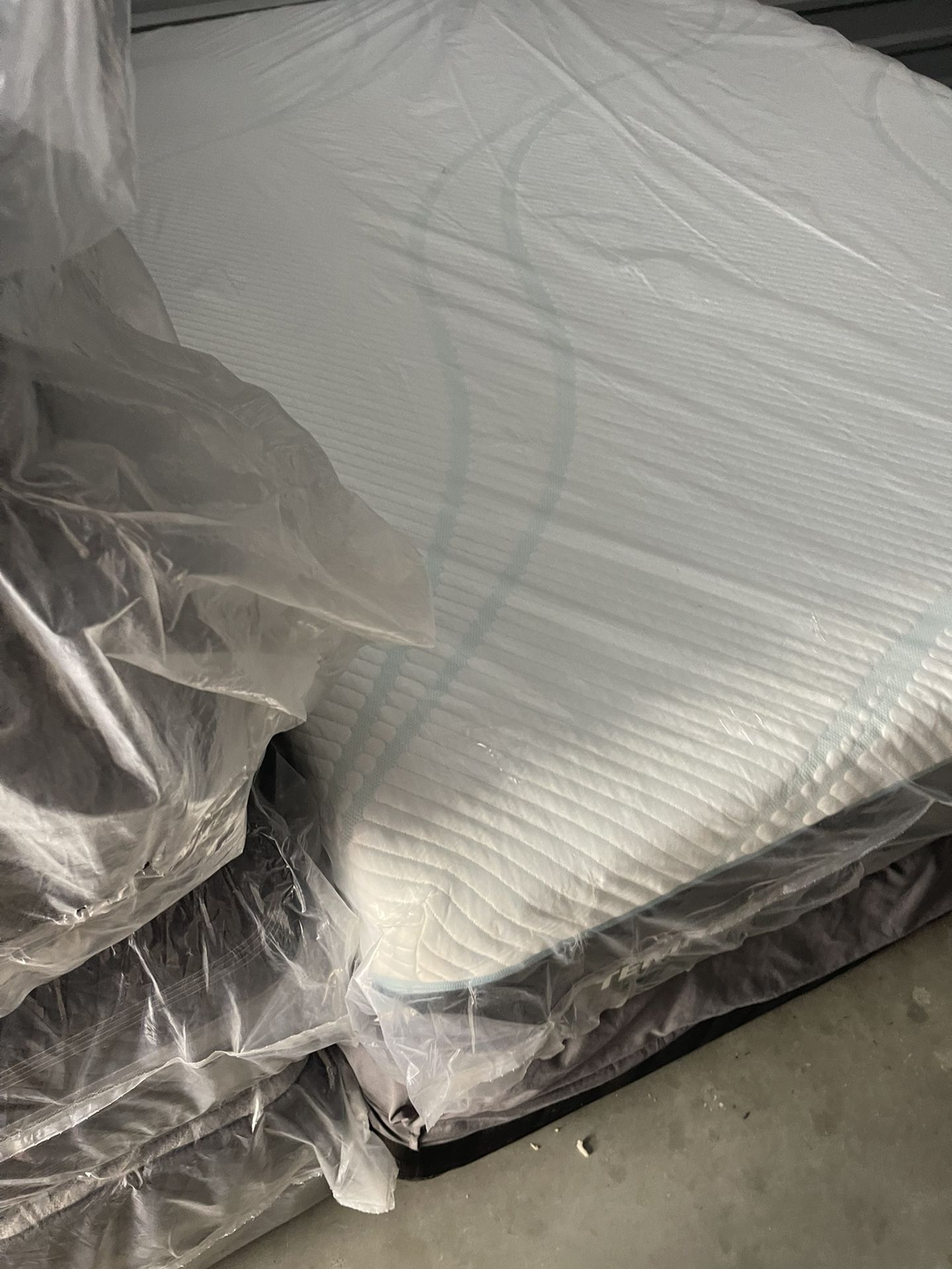Tempur Pedic ProAdapt Queen Mattress for Sale in Chula Vista, CA OfferUp