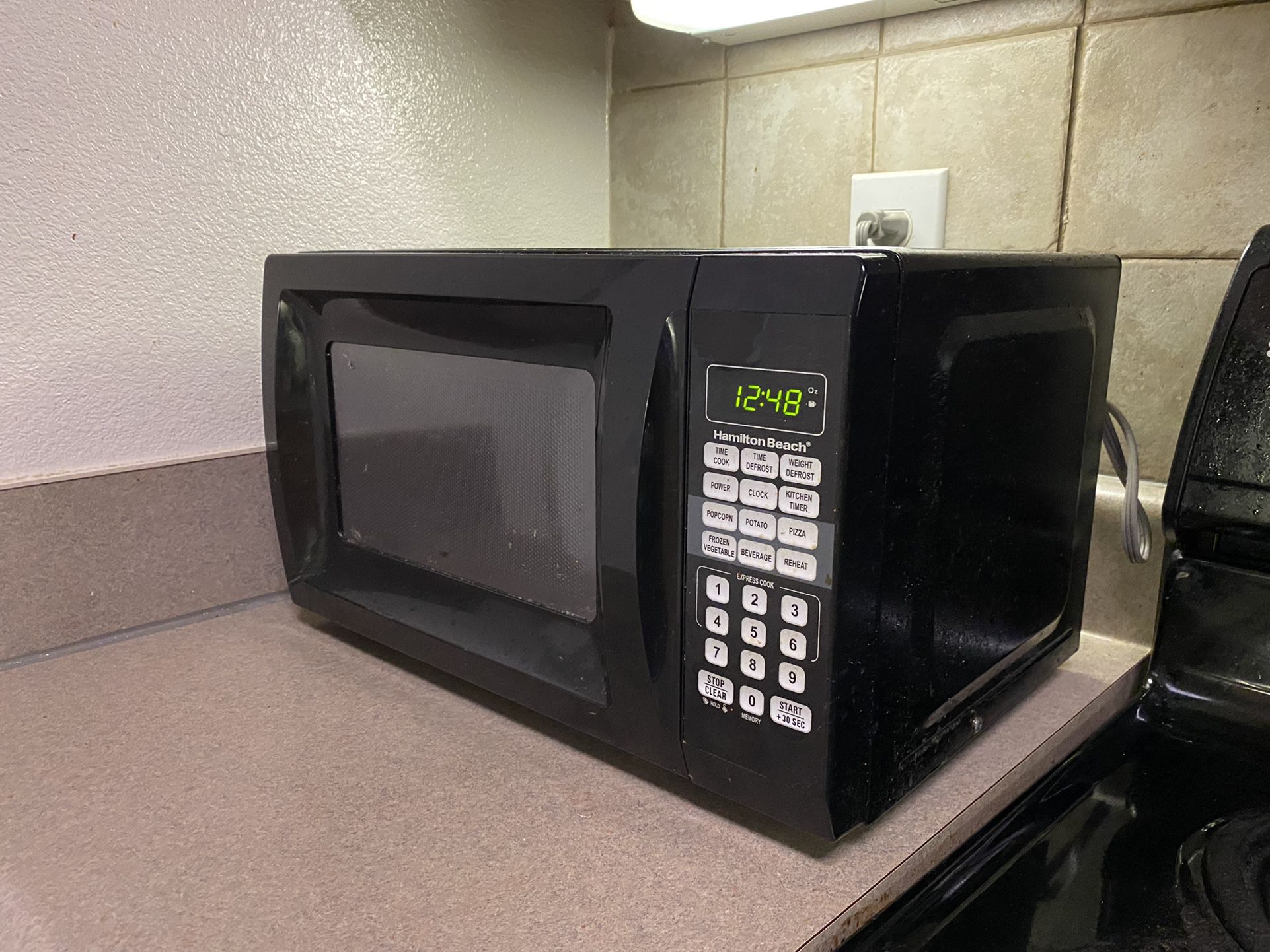Hamilton Beach 0.7 Cu. Ft. Black Microwave Oven 