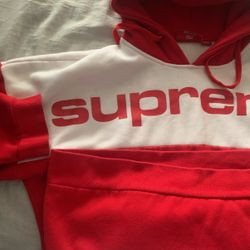 Supreme Hoodie Size XXL Fits Like A Medium