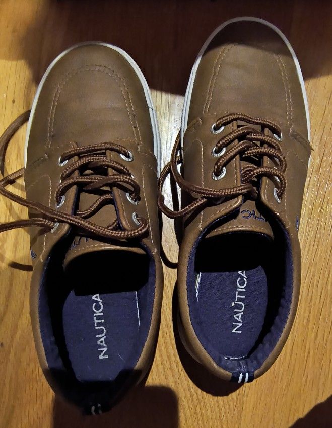 Nautica Boys Shoes, Size 2