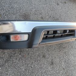 99-2003 Toyota 4Runner Complete Front Bumper With All The Accessories And The Bumper Brackets Oem. 