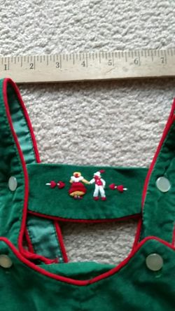 Like New. No tags, but excellent condition (no stains, no holes, no odor, not faded. No size listed and handmade.