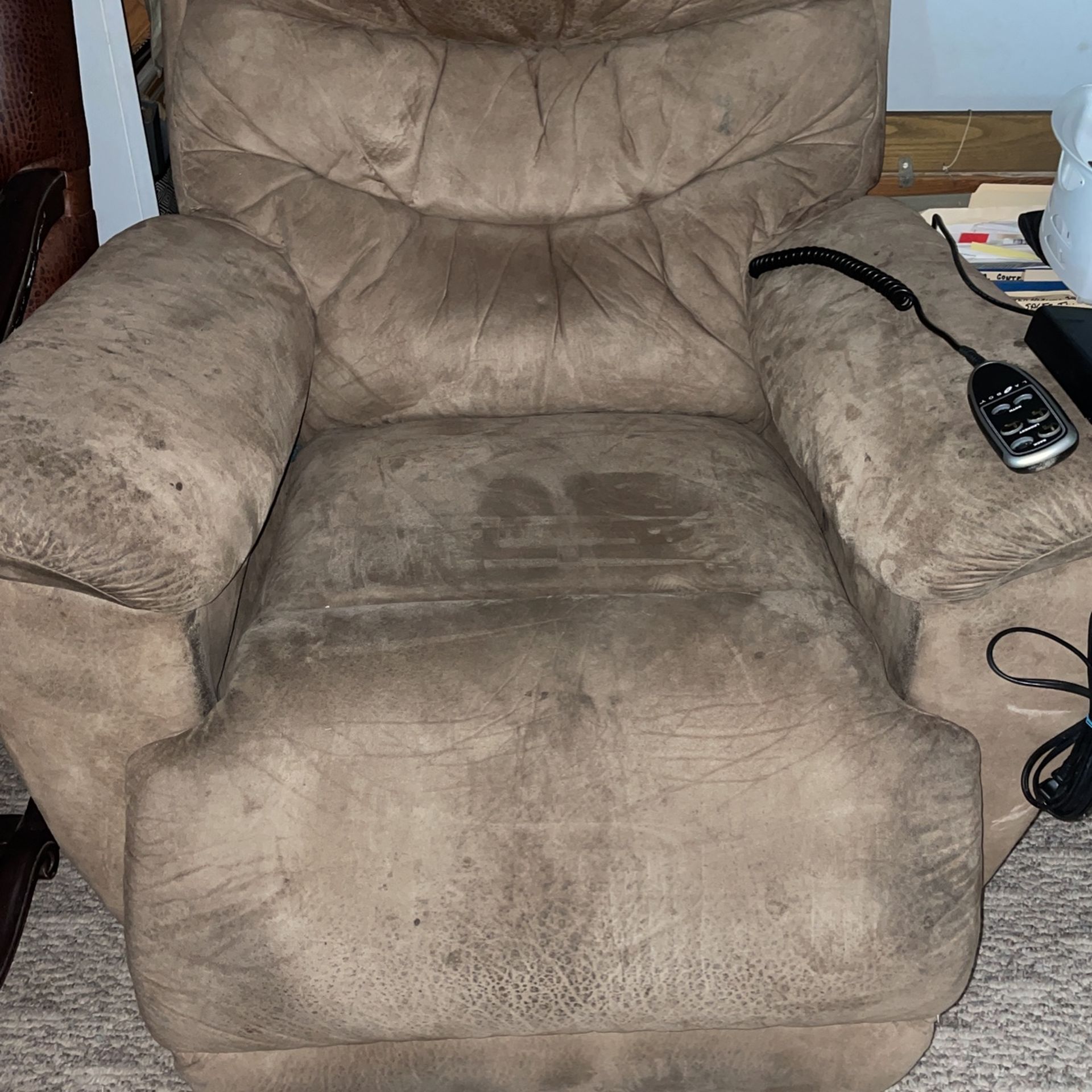 Lazyboy Power Recliner for Sale in Oro Valley, AZ OfferUp