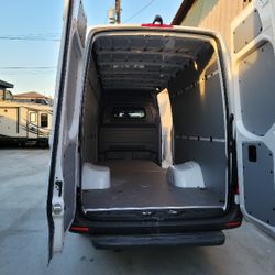 MERCEDES SPRINTER SHELVES AND PARTITION