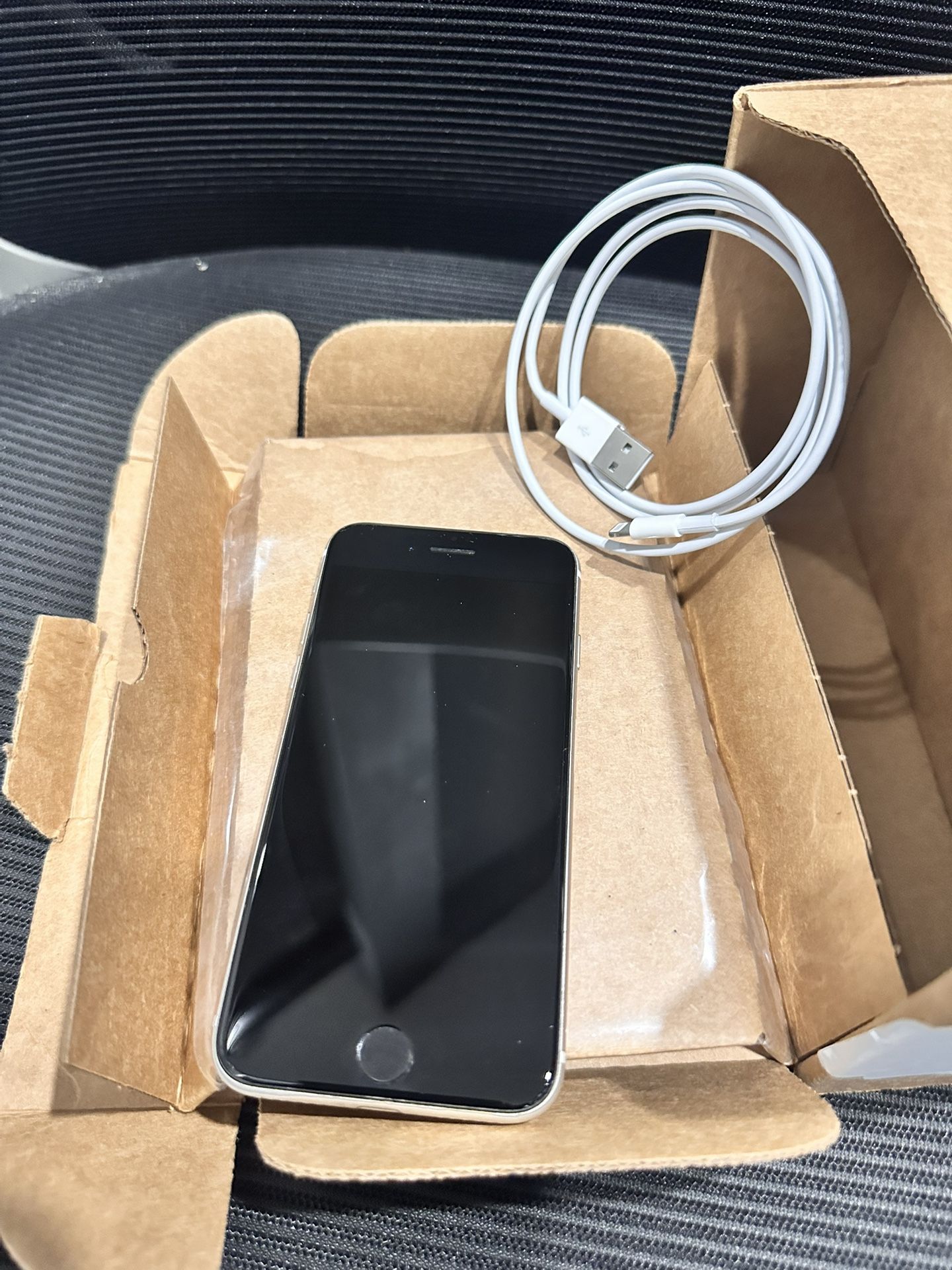 iPhone SE 3rd Gen (64GB)