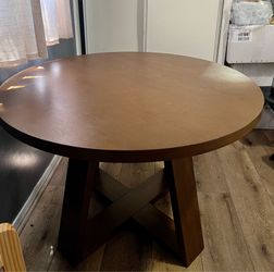 ROUND TABLE