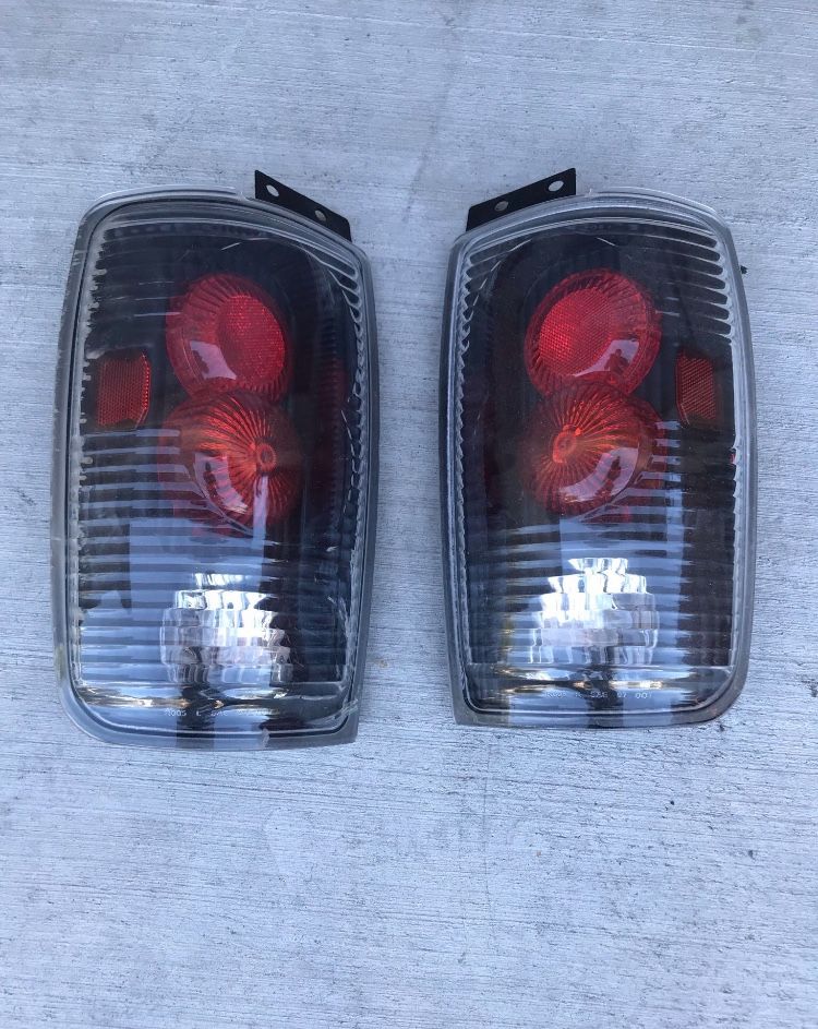 97, 03 Ford Expedition taillights