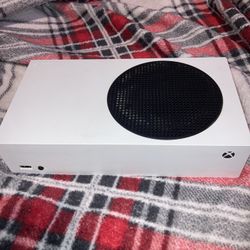 Xbox Series S & 2tb Seagate Hard Drive 